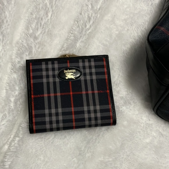 Authentic Vintage Burberrys Navy blue Plaid Leather Bucket bag with wallet - Picture 5 of 13